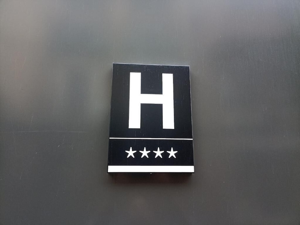 Hotel Orangine — Hotel building in Barcelona, Catalonia