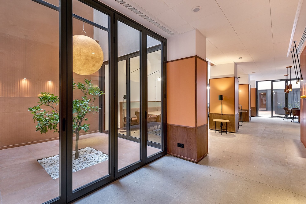 Hotel Orangine — Hotel building in Barcelona, Catalonia