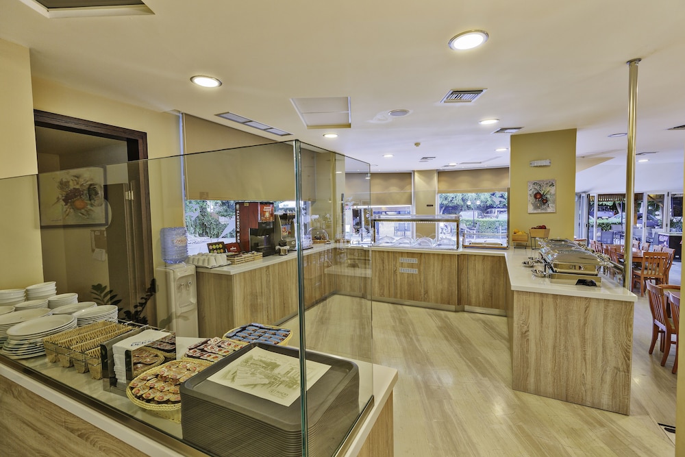 Sofia Hotel — Restaurant & bars in Heraklion