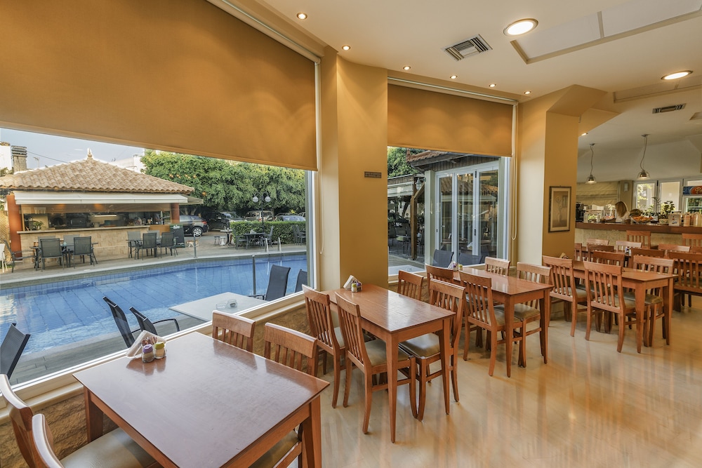 Sofia Hotel — Restaurant & bars in Heraklion
