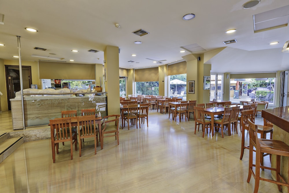 Sofia Hotel — Restaurant & bars in Heraklion