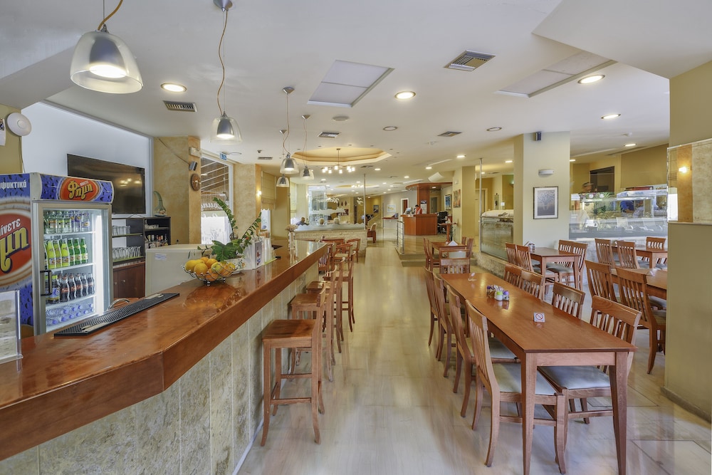 Sofia Hotel — Restaurant & bars in Heraklion