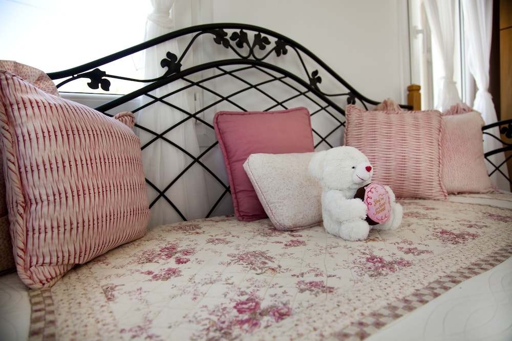Eleni's Village Suites — Hotel rooms in Klouvas, South Aegean