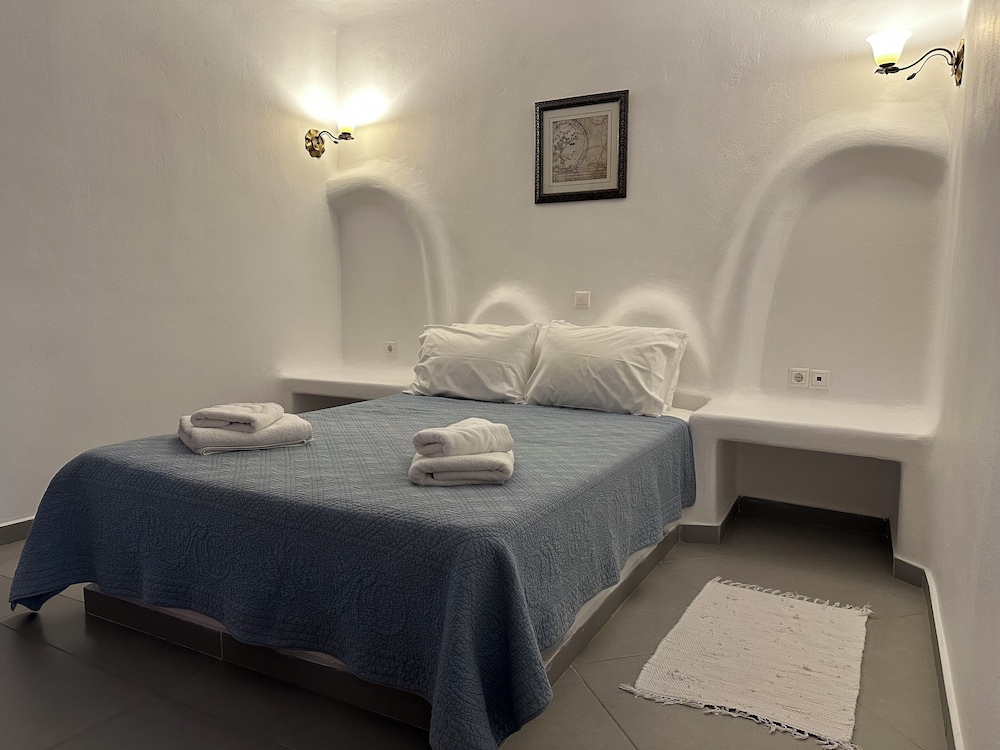 Eleni's Village Suites — Hotel rooms in Klouvas, South Aegean