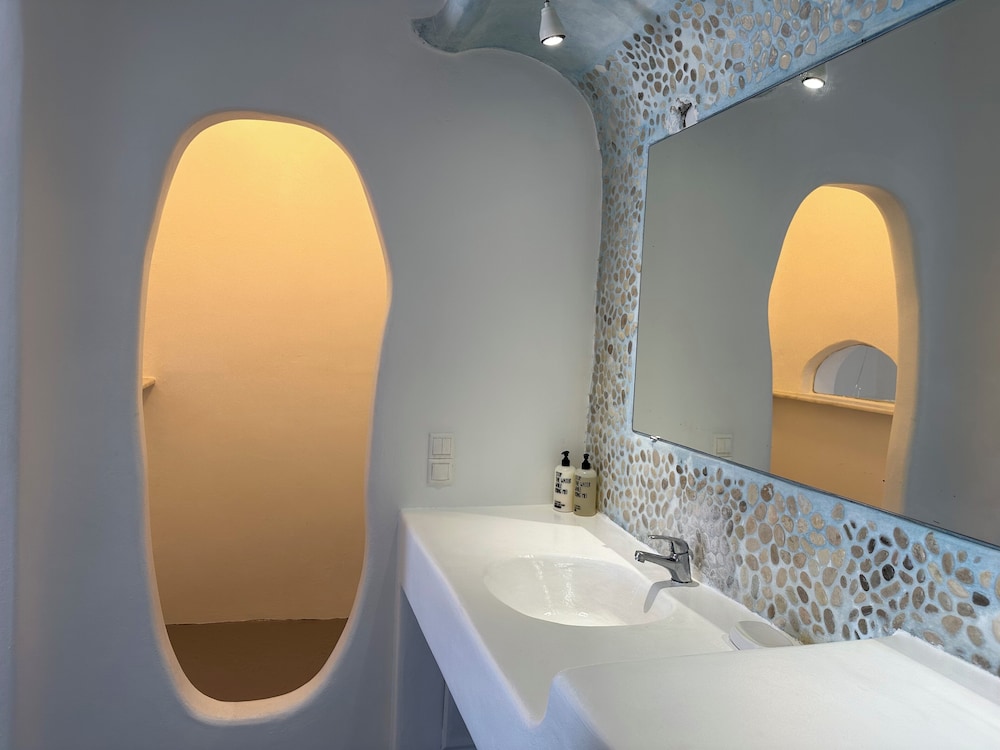 Eleni's Village Suites — Hotel rooms in Klouvas, South Aegean