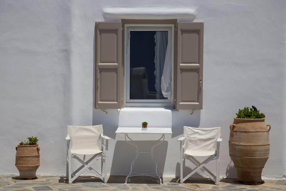 Eleni's Village Suites — Hotel rooms in Klouvas, South Aegean