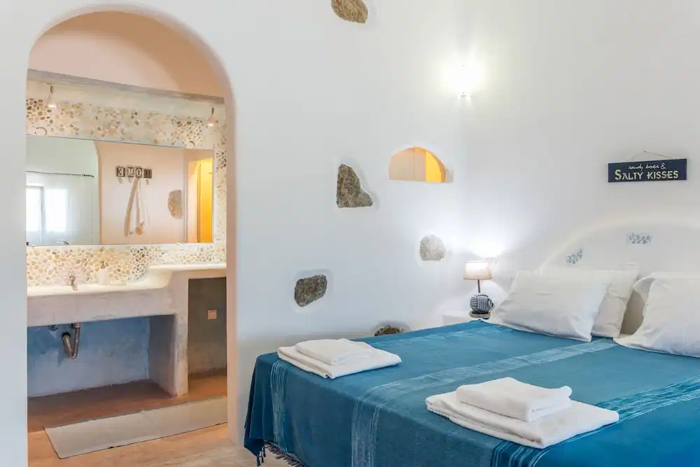 Eleni's Village Suites — Hotel rooms in Klouvas, South Aegean