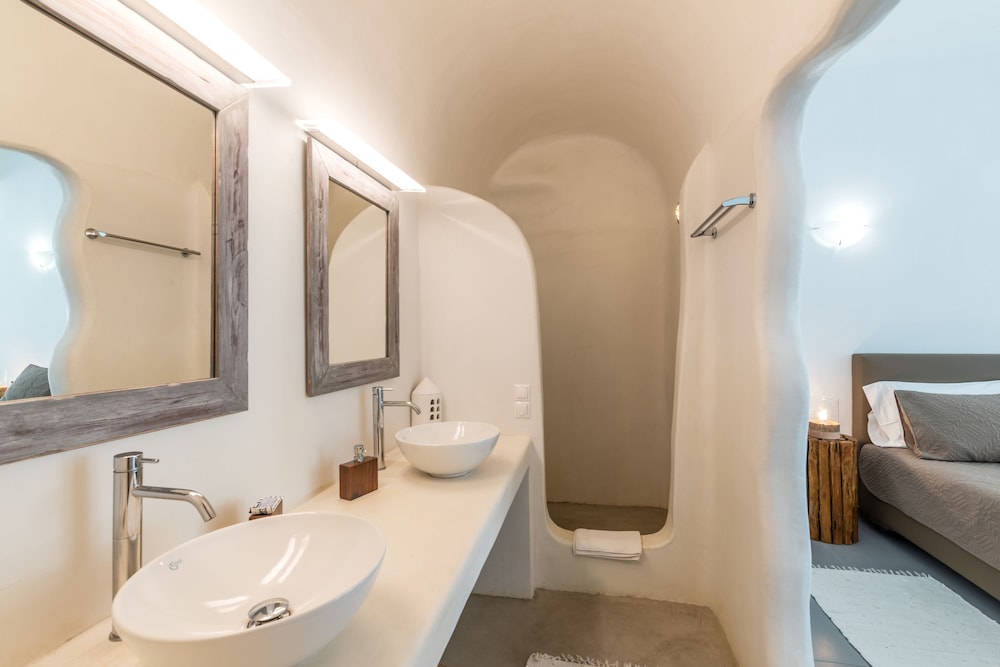 Eleni's Village Suites — Hotel rooms in Klouvas, South Aegean