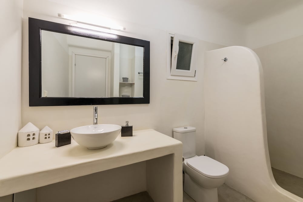 Eleni's Village Suites — Hotel rooms in Klouvas, South Aegean