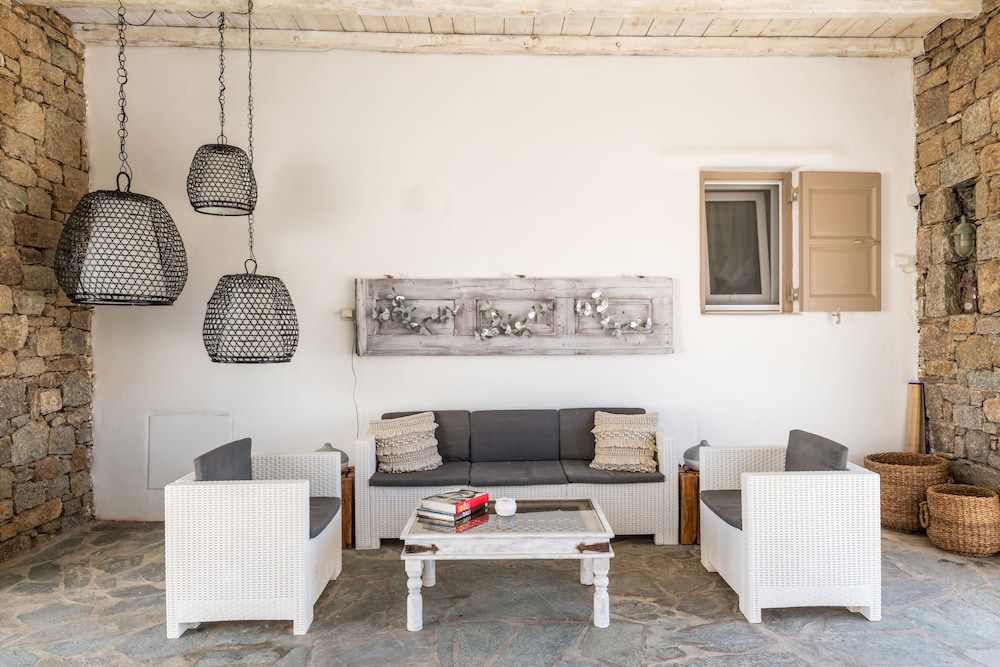 Eleni's Village Suites — Hotel rooms in Klouvas, South Aegean