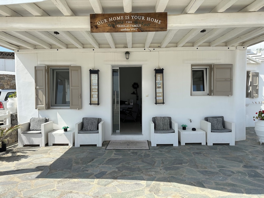 Eleni's Village Suites — Hotel building in Klouvas, South Aegean