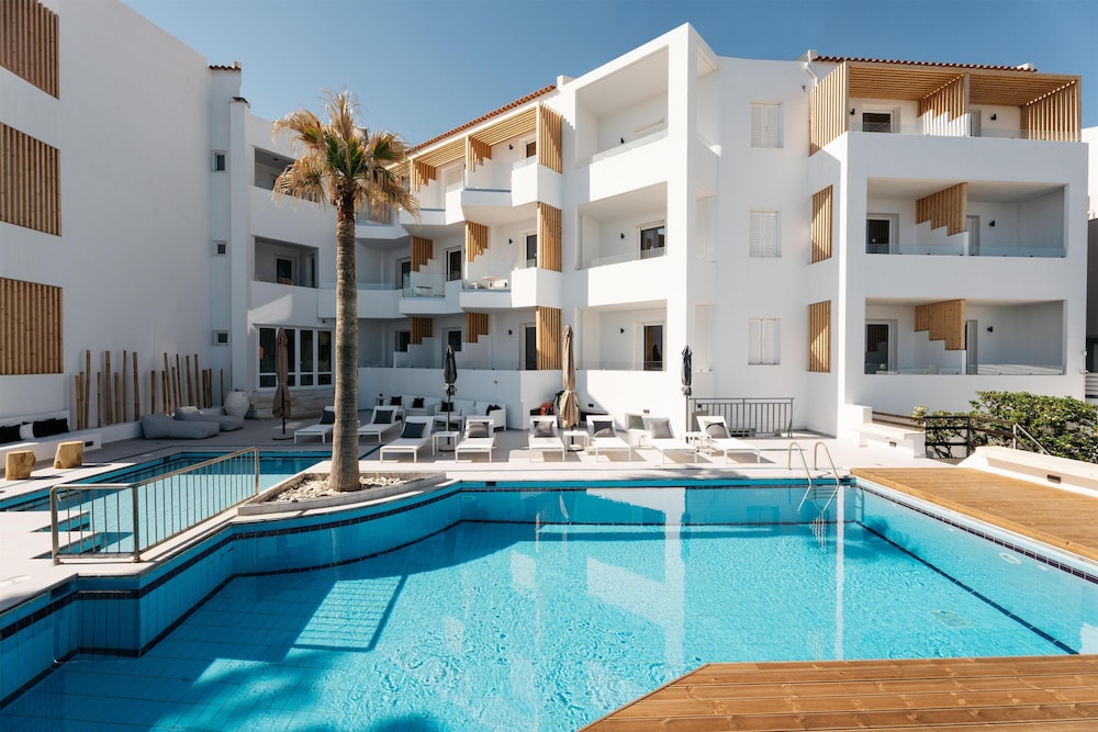 Petradi Beach Lounge Hotel by GHH — Swimming pool in Rethymnon