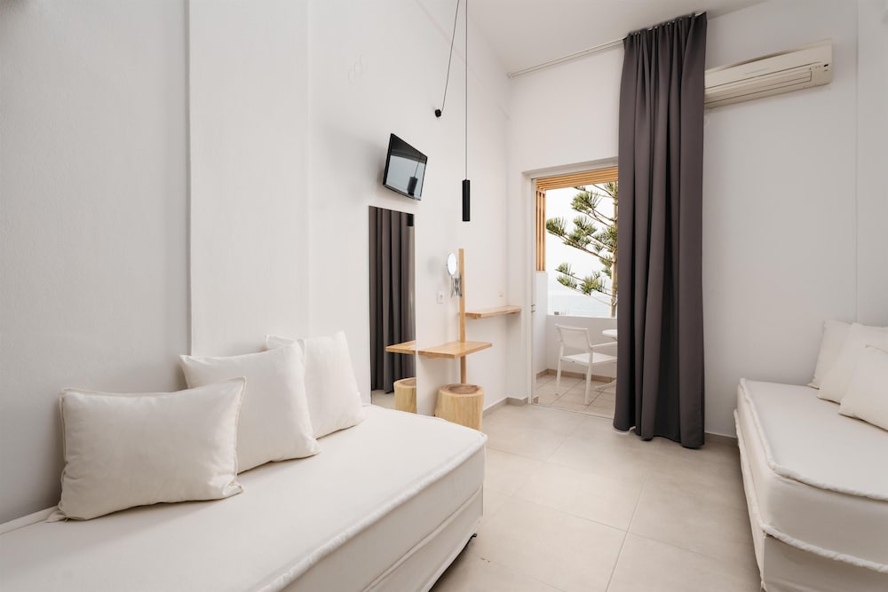 Petradi Beach Lounge Hotel by GHH — Hotel rooms in Rethymnon