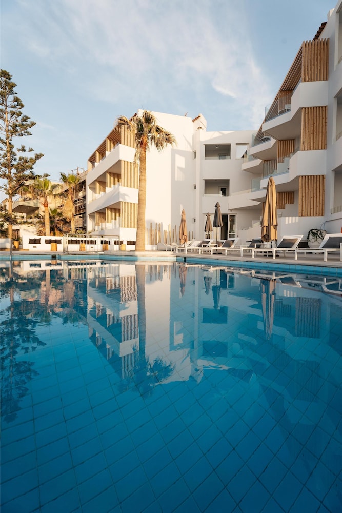 Petradi Beach Lounge Hotel by GHH — Swimming pool in Rethymnon