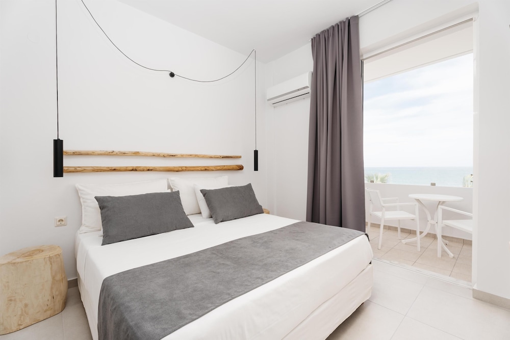 Petradi Beach Lounge Hotel by GHH — Hotel rooms in Rethymnon