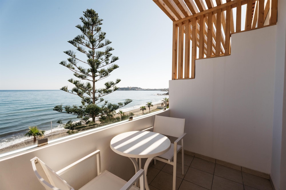 Petradi Beach Lounge Hotel by GHH — Hotel rooms in Rethymnon