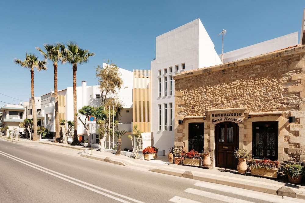 Petradi Beach Lounge Hotel by GHH — Hotel building in Rethymnon