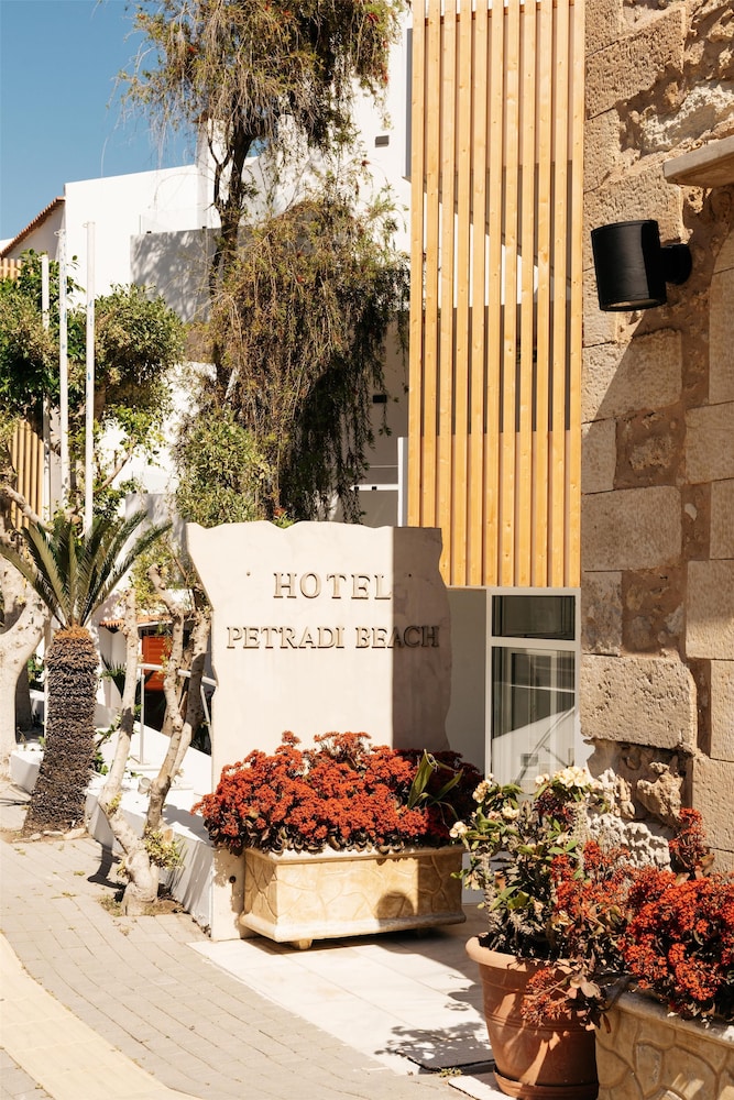 Petradi Beach Lounge Hotel by GHH — Hotel building in Rethymnon