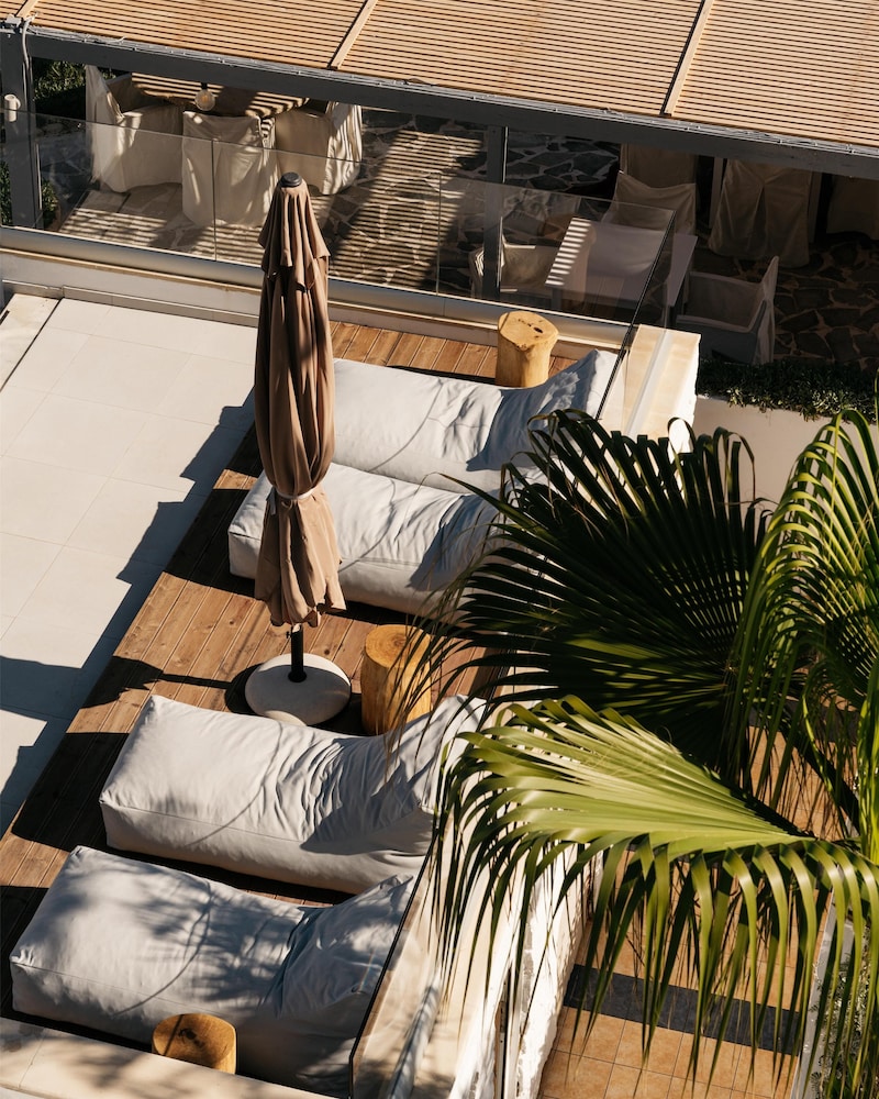 Petradi Beach Lounge Hotel by GHH — Hotel rooms in Rethymnon