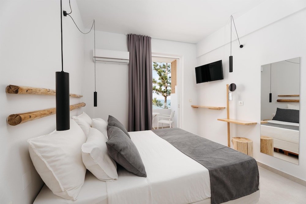 Petradi Beach Lounge Hotel by GHH — Hotel rooms in Rethymnon