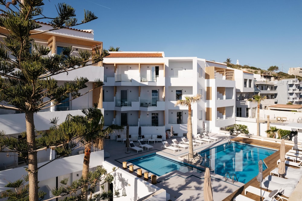 Petradi Beach Lounge Hotel by GHH — Hotel building in Rethymnon