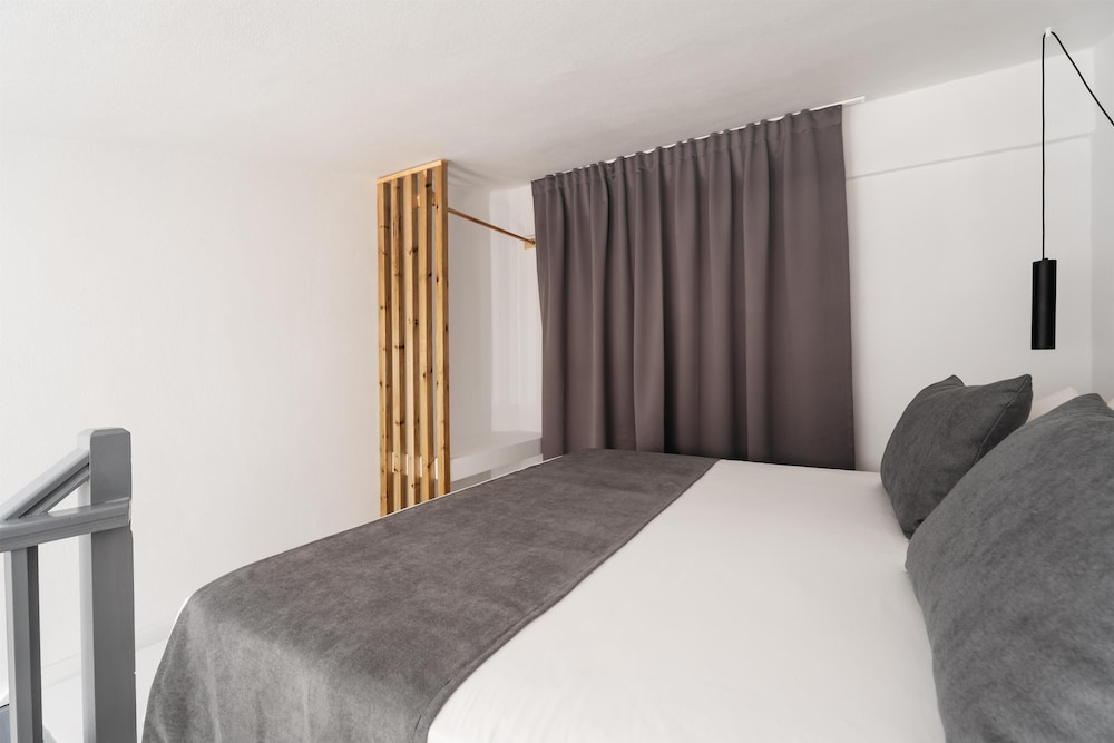 Petradi Beach Lounge Hotel by GHH — Hotel rooms in Rethymnon