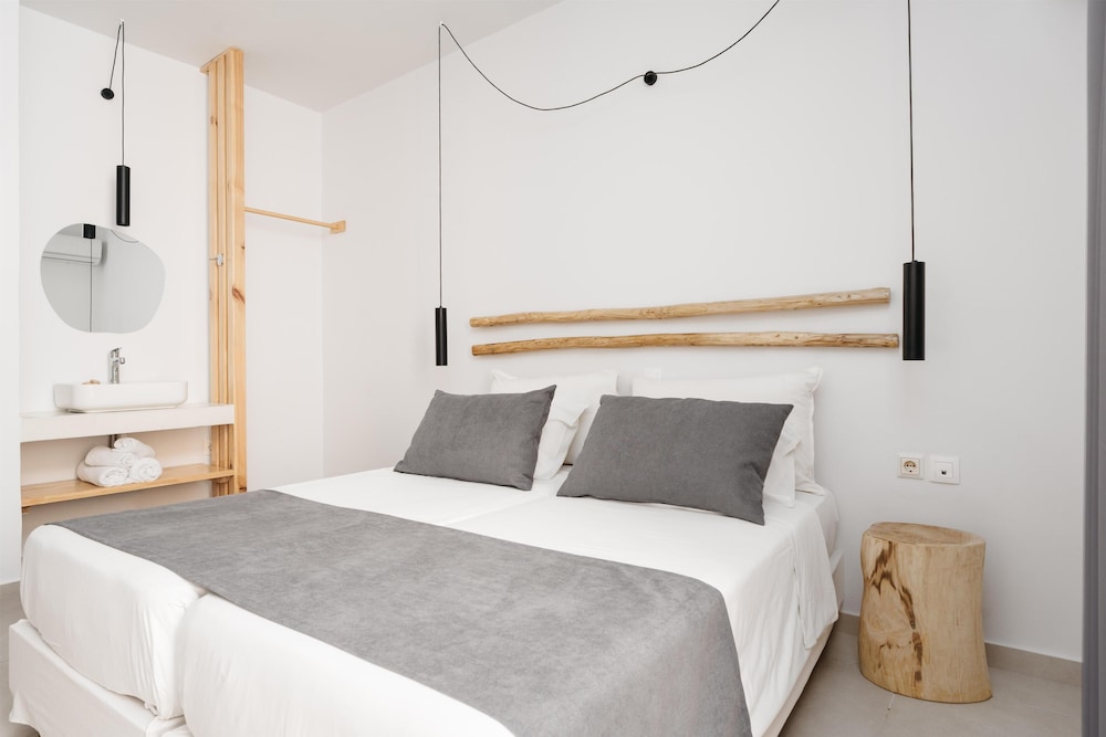 Petradi Beach Lounge Hotel by GHH — Hotel rooms in Rethymnon
