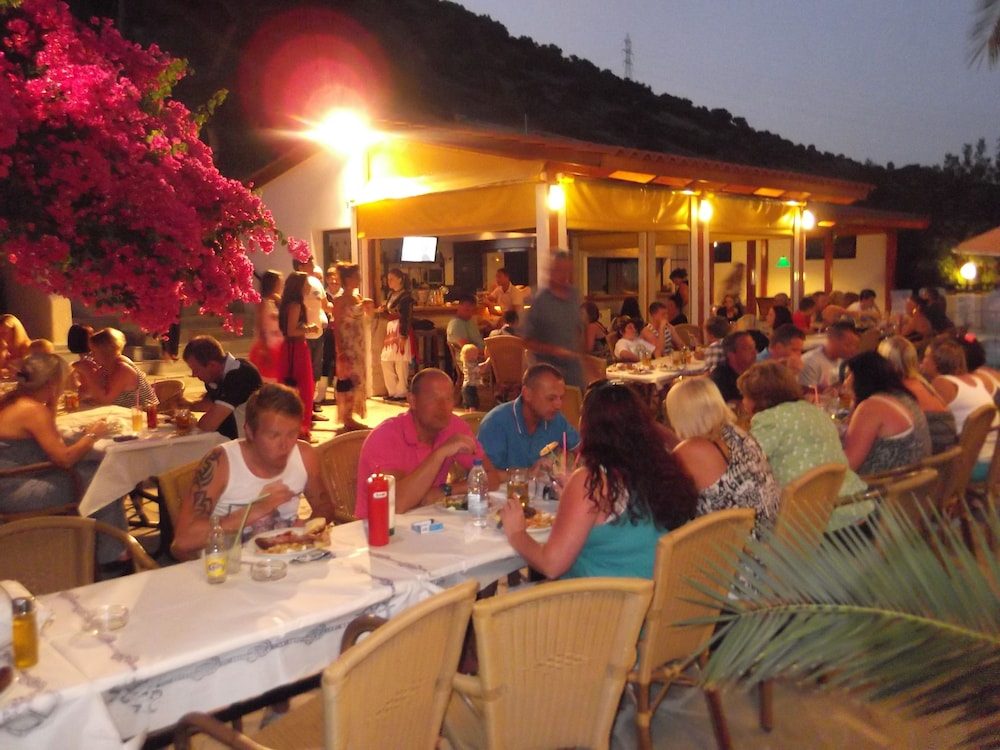 Mariamare apts — Restaurant & bars in Stalida