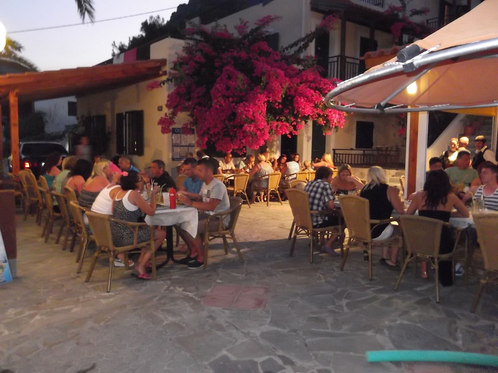 Mariamare apts — Restaurant & bars in Stalida