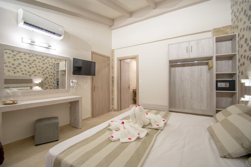 Paradise Apartments — Hotel rooms in Laganas, Ionian Islands