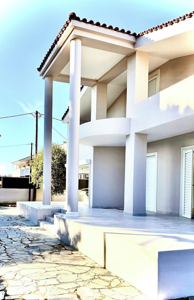 Paradise Apartments — Hotel building in Laganas, Ionian Islands