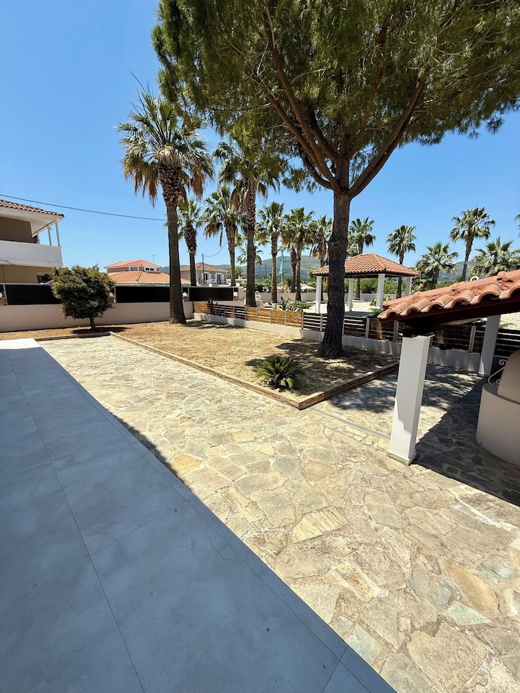 Paradise Apartments — Hotel building in Laganas, Ionian Islands