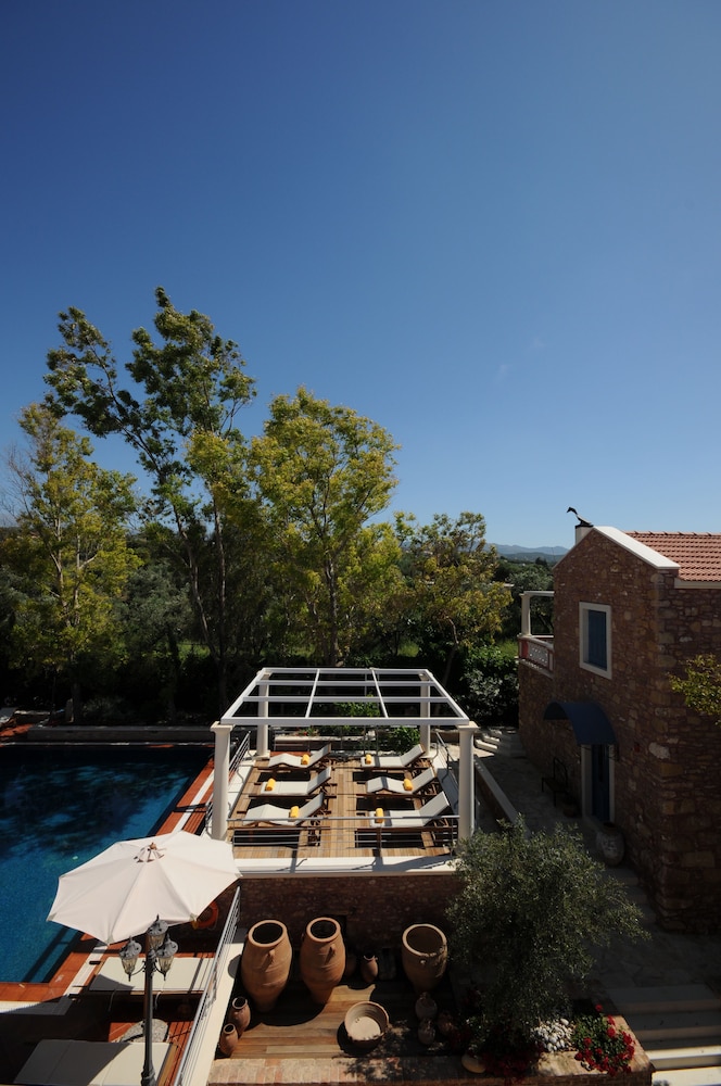 Metohi Georgila — Swimming pool in Platanias