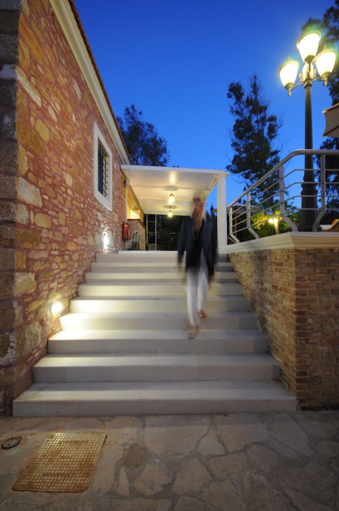 Metohi Georgila — Hotel building in Platanias