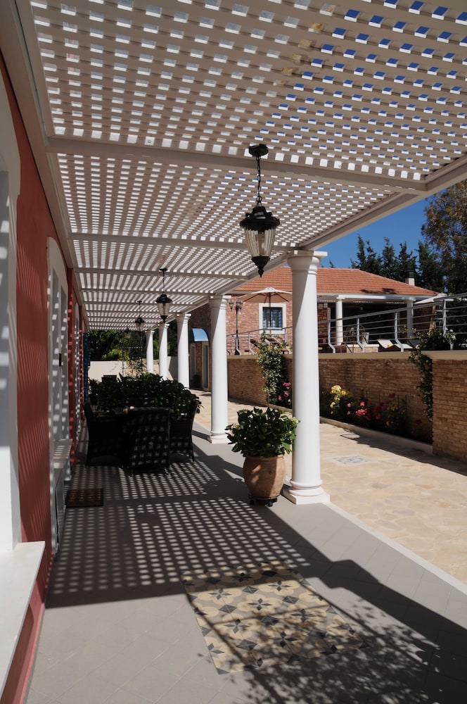 Metohi Georgila — Hotel building in Platanias
