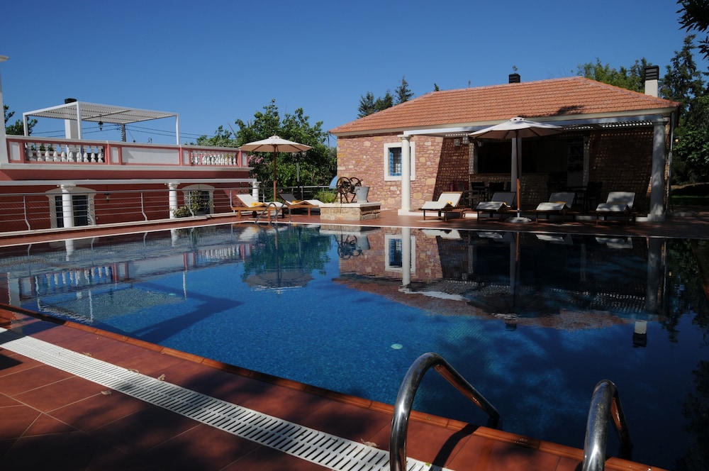 Metohi Georgila — Swimming pool in Platanias