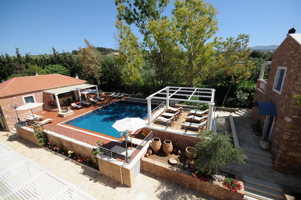Metohi Georgila — Swimming pool in Platanias