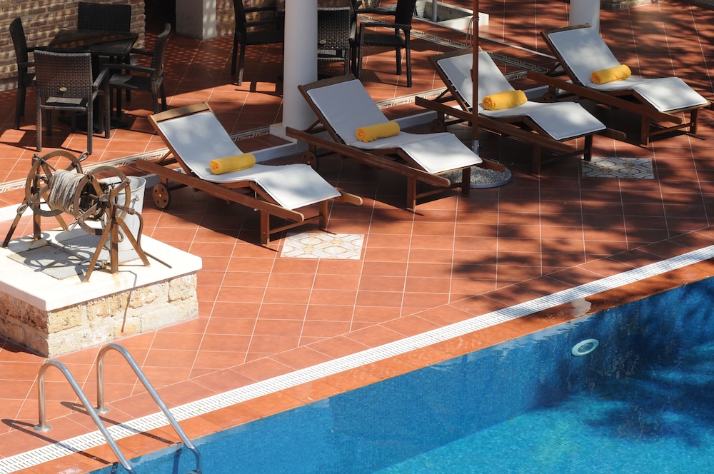 Metohi Georgila — Swimming pool in Platanias