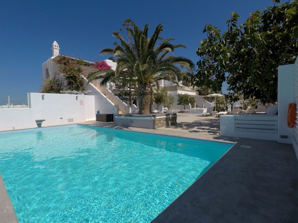La Stella Stay — Swimming pool in Glastros, South Aegean