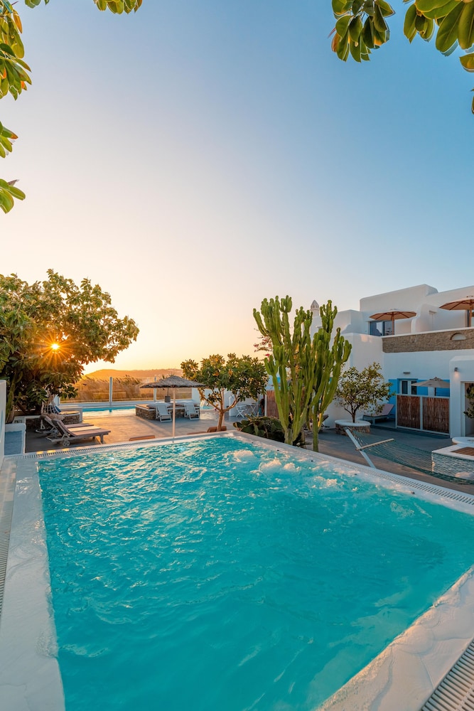 La Stella Stay — Swimming pool in Glastros, South Aegean