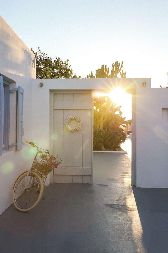 La Stella Stay — Hotel building in Glastros, South Aegean