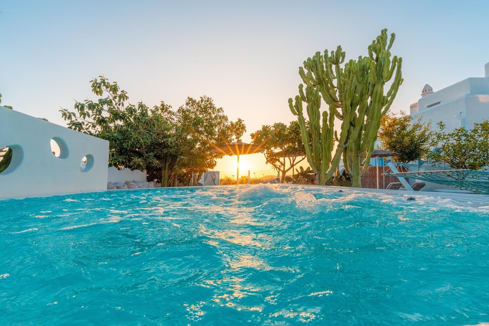 La Stella Stay — Swimming pool in Glastros, South Aegean