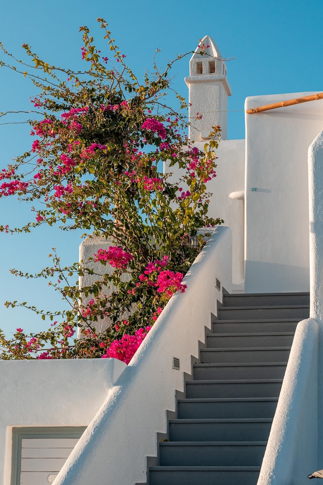 La Stella Stay — Hotel building in Glastros, South Aegean