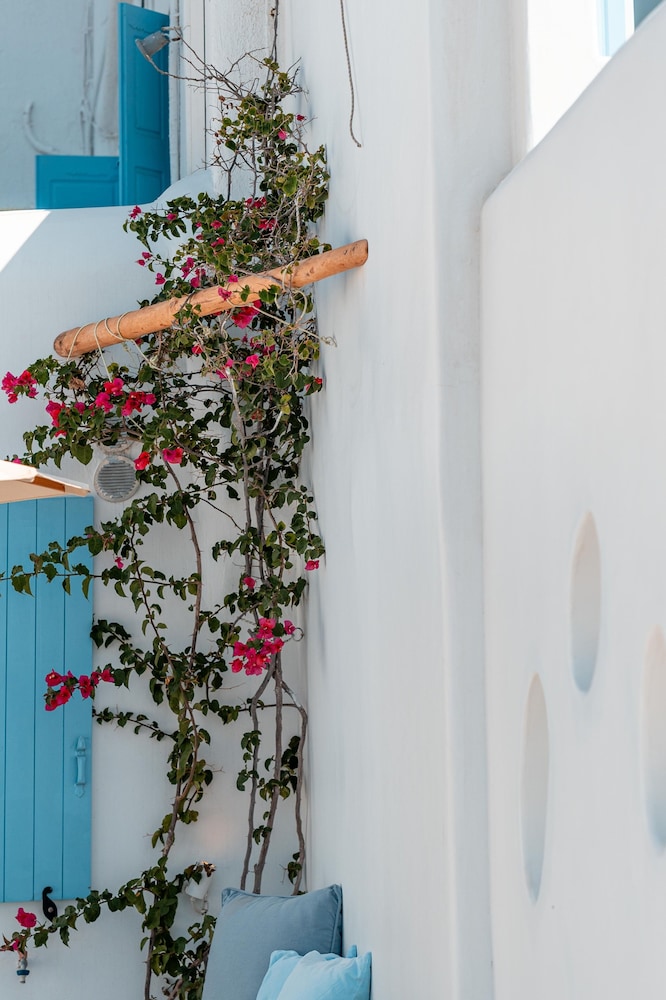 La Stella Stay — Hotel building in Glastros, South Aegean