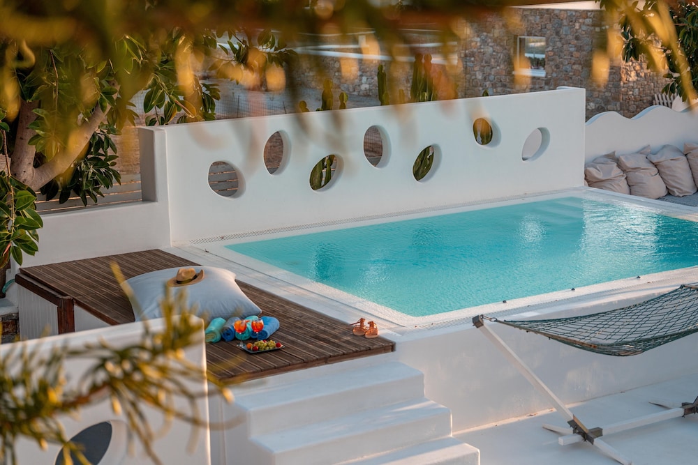 La Stella Stay — Swimming pool in Glastros, South Aegean