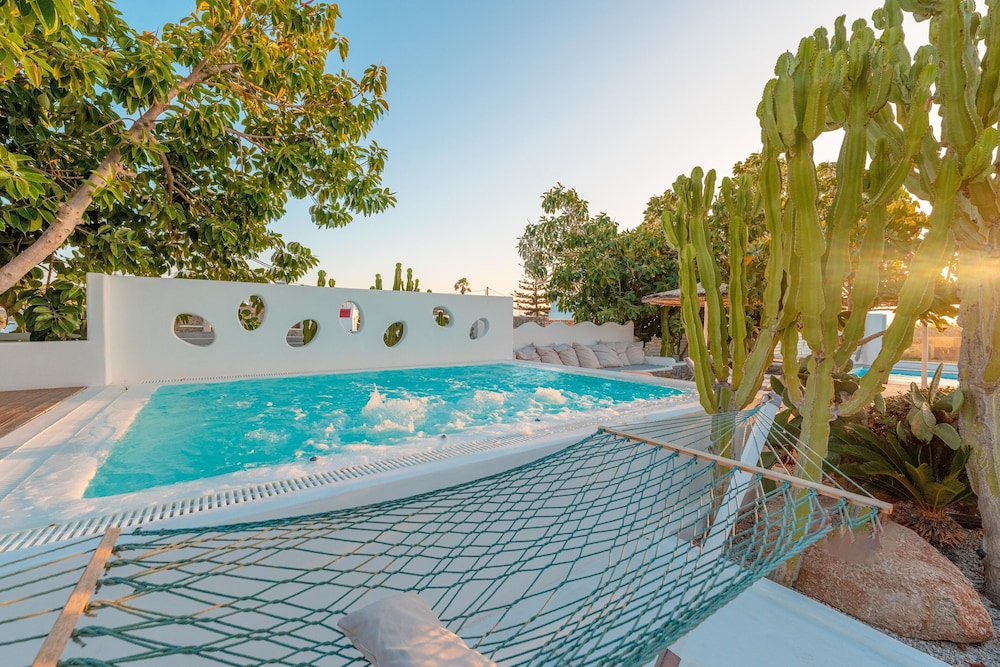 La Stella Stay — Swimming pool in Glastros, South Aegean