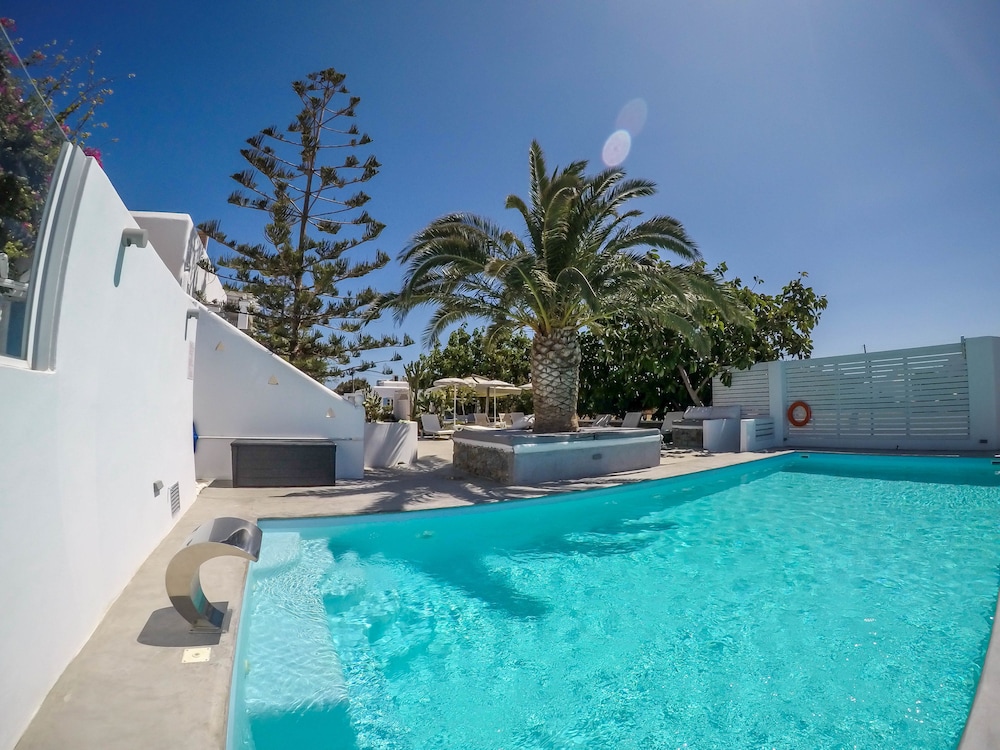 La Stella Stay — Swimming pool in Glastros, South Aegean