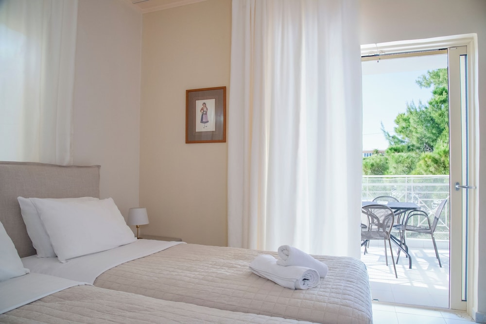 Princess Hotel — Hotel rooms in Lassi, Ionian Islands