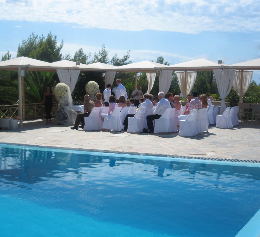 Princess Hotel — Swimming pool in Lassi, Ionian Islands