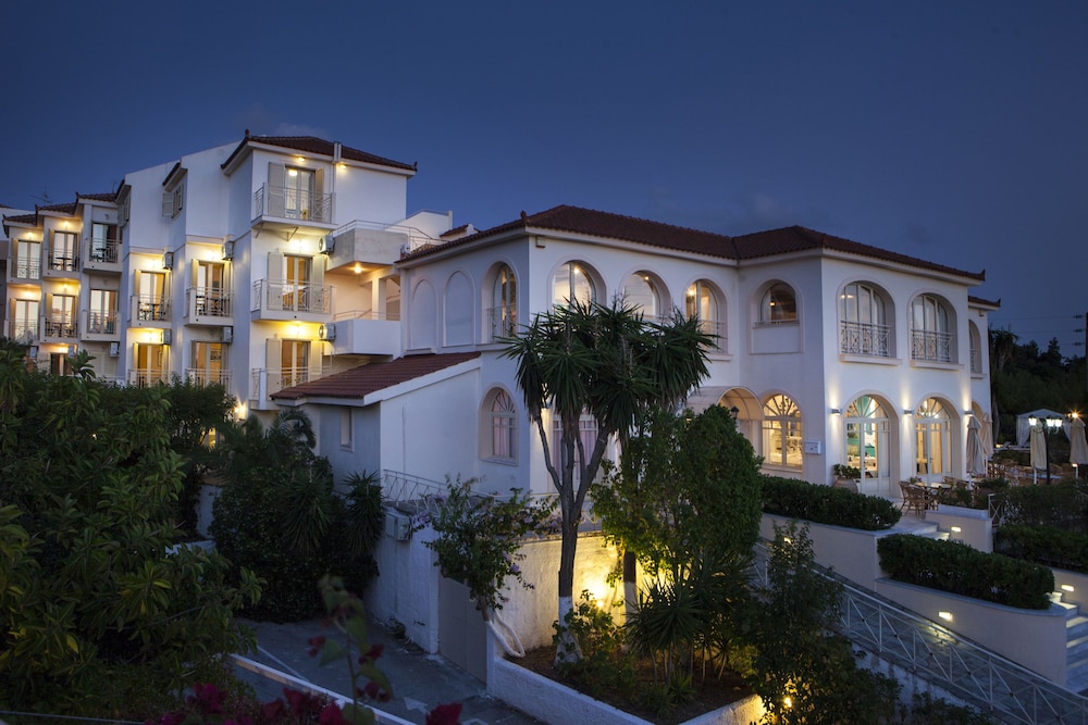 Princess Hotel — Hotel building in Lassi, Ionian Islands